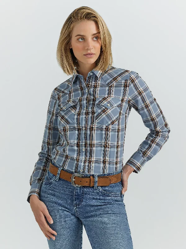 Wrangler® Women's Long Sleeve Plaid Western Shirt - Ocean Relaxed Button-Down Short Shirt