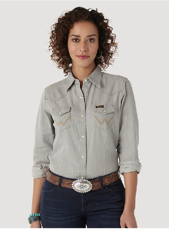 WRANGLER WOMENS LONG SLEEVE WESTERN SNAP W STITCHING ON POCKET DENIM SHIRT IN GREY DENIM STYLE LW3961D Comfortable Fitted Short Sleeve