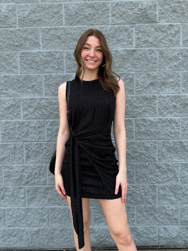 Troy - A Tied Round Neck Sleeveless Mini Dress Cozy T-Shirt Mini Dress