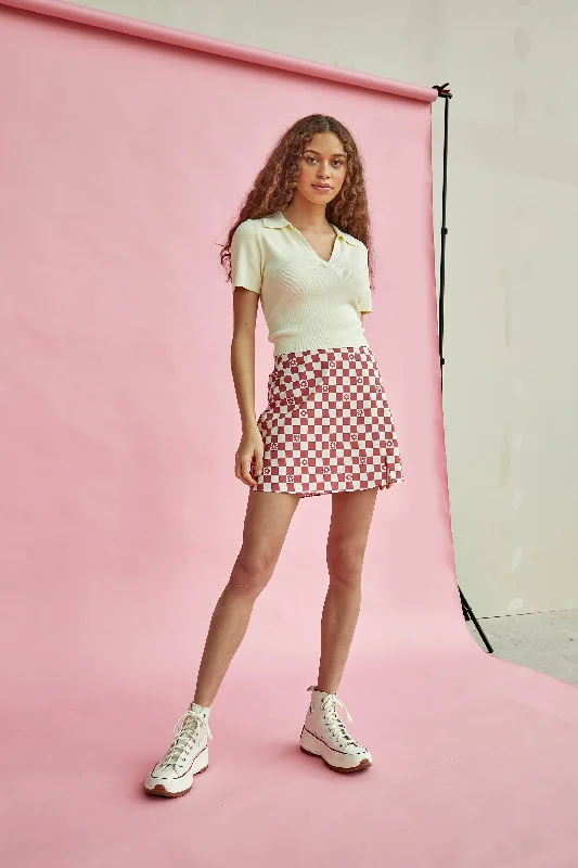 Glamorous Rose Checkerboard Flower High-Waisted Mini Skirt with front Side Split button skirt front